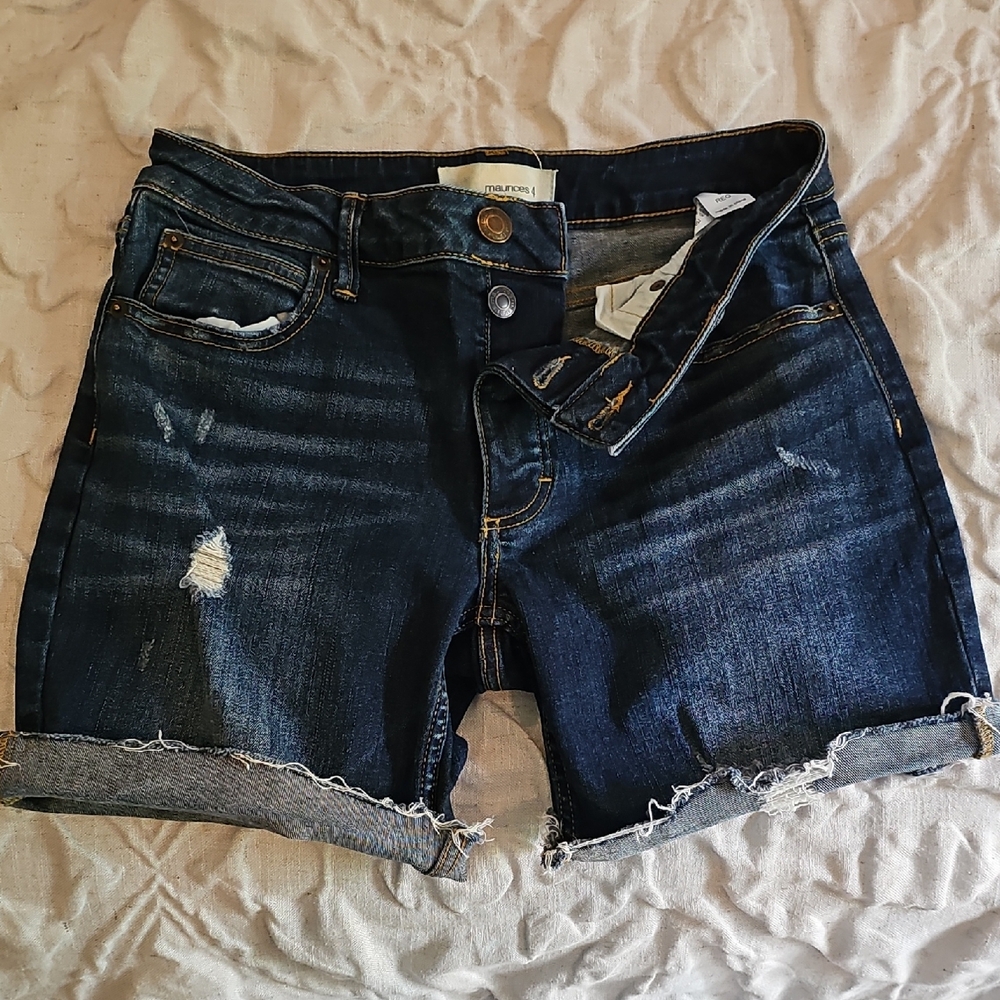 Like New Maurice's Blue Jean Shorts Distressed Cuffed Stretchy Denim Size 4